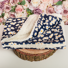 Bailey & Coco Dog Blanket - Loves Me, Loves Me Not Daisy
